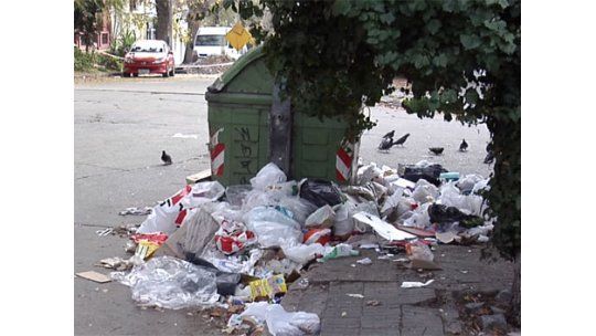 Hombre procesado con prisión por quemar un contenedor de basura