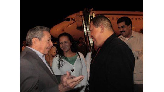 Chávez regresa a Venezuela tras intervención en Cuba