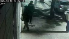 Delincuentes robaron en una casa de La Blanqueada, donde estaba una mujer con un bebé; el hecho quedó registrado