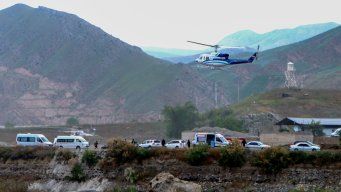 Foto: Ali Hamed Haghdoust / IRNA / AFP. Operativo de búsqueda del helicóptero del presidente de Irán.