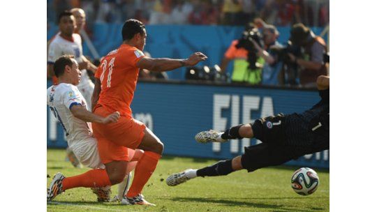Holanda venció a Chile, quedó primera y evitaría a Brasil