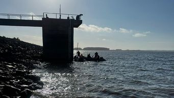 Foto: Armada Nacional. Trabajos en represa de India Muerta, en Rocha.