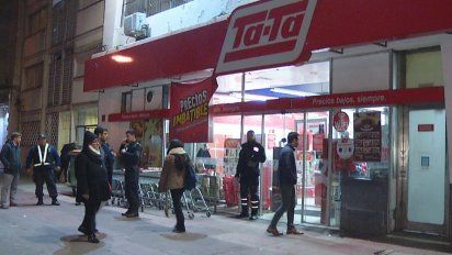 roban supermercado de cordon y se llevaron $ 100.000