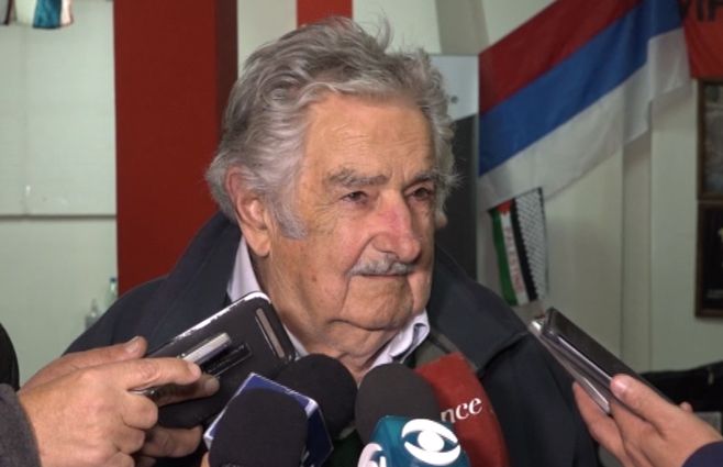 Mujica-sobre-Moreira.jpg