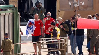 hamas libero este sabado a tres rehenes, entre ellos uno argentino, a cambio de 369 presos palestinos