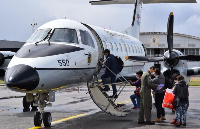 Retornan a Per&uacute; varios ciudadanos de ese pa&iacute;s en vuelo de la Fuerza A&eacute;rea