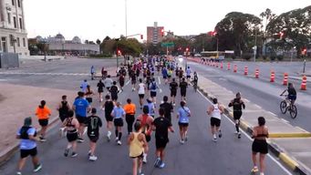 transito cortado, desvios y demoras el sabado y el domingo por maraton en montevideo y rodaje de una serie en ciudad vieja