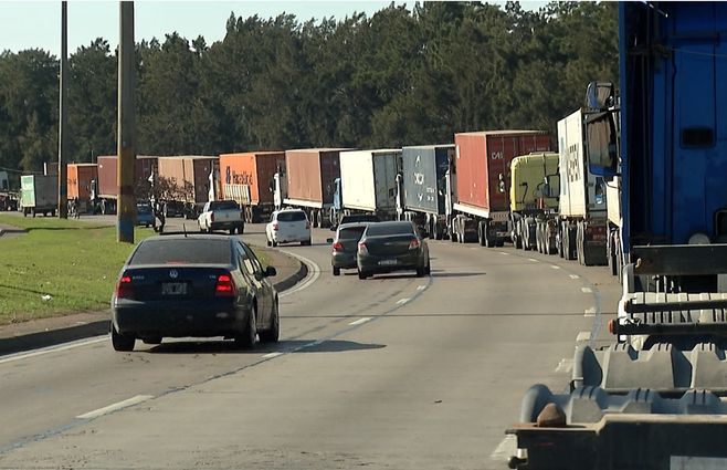 PARO--CAMIONEROS-PUERTO.jpg