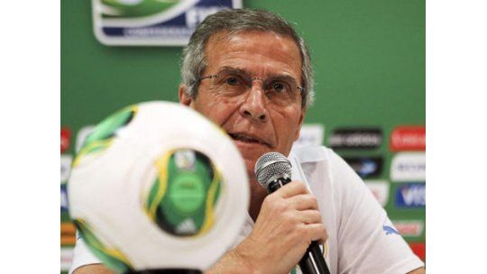 Tabárez se quejó por falta de lugares adecuados para entrenar