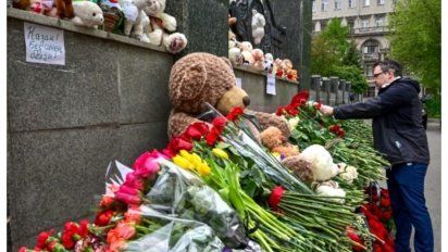 luto y debate sobre porte de armas en el kremlin tras matanza en escuela de tartaristan