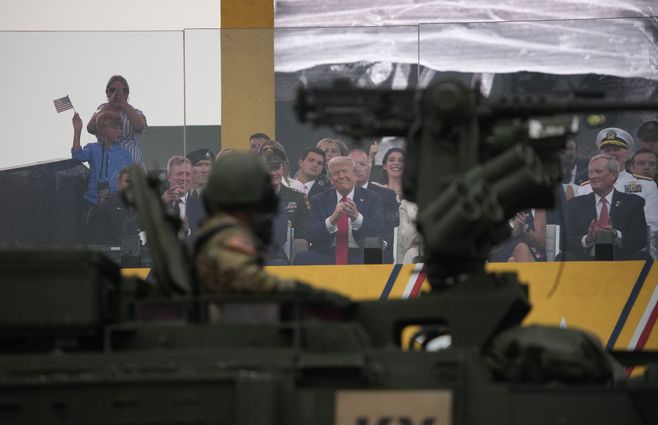 El desfile militar de Trump en medio de protestas contra su gobierno y tras el homicidio de una congresista El desfile militar de Trump en medio de protestas contra su gobierno y tras el homicidio de una congresista