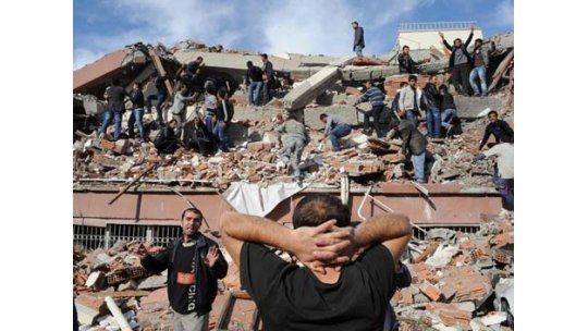 Violento terremoto en Turquía: estiman 1.000 muertos