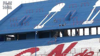 Foto: Punto penal, Canal 10. Inspección de la Guardia Republicana en las tribunas del GPC previo al clásico.
