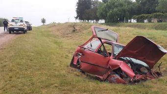 siniestro grave en paysandu: cuatro personas fueron derivadas con politraumatismos tras despiste de un auto
