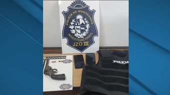ofrecian un vehiculo para vender y decian ser policias para robar a sus victimas; fueron detenidos