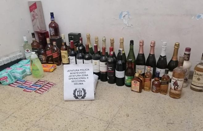 Bebidas y otras mercaderías incautadas en la vivienda del condenado; parte de lo robado en la estación.