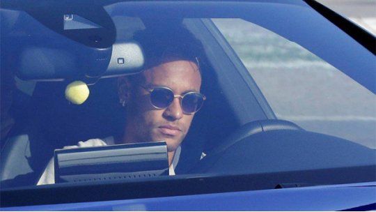 Neymar se va de Barcelona