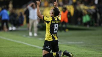 con tres goles de leo fernandez, penarol derroto a liverpool y es semifinalista de la copa auf