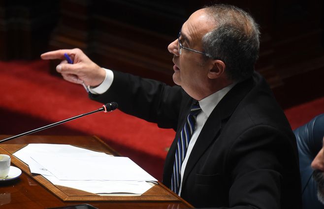 Robert Silva denunció "desmantelamiento" de centros María Espínola en comparecencia de Mahía a Comisión Permanente