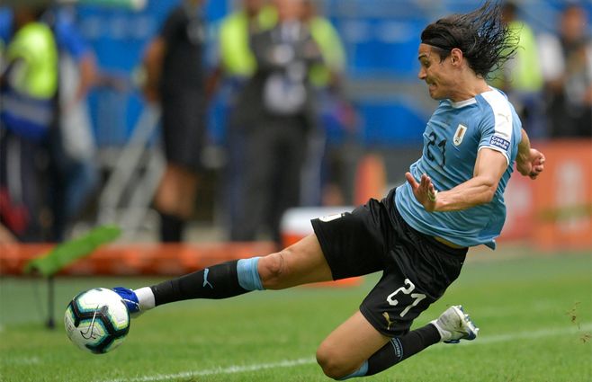 Cavani-Uruguay-Perú.jpg