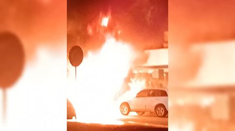Dos detenidos por incendiar un auto de alta gama en Punta del Este; los responsables dijeron que fue por celos