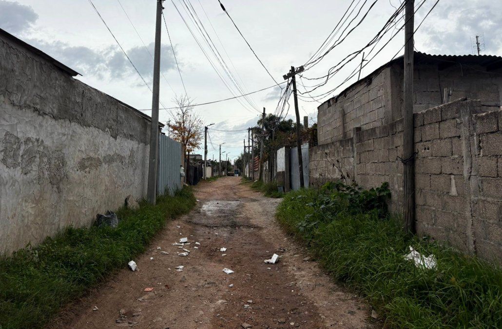 Mataron de un disparo en la cabeza a un hombre en Piedras Blancas: la Policía halló 37 casquillos