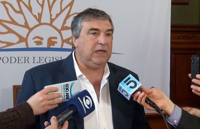 El FA molesto con Sergio Botana. Foto: archivo Subrayado.