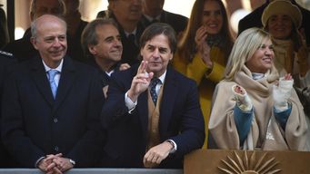 Lacalle Pou en el acto por la Jura de la Constitución. Foto: Dante Fernández, FocoUy.
