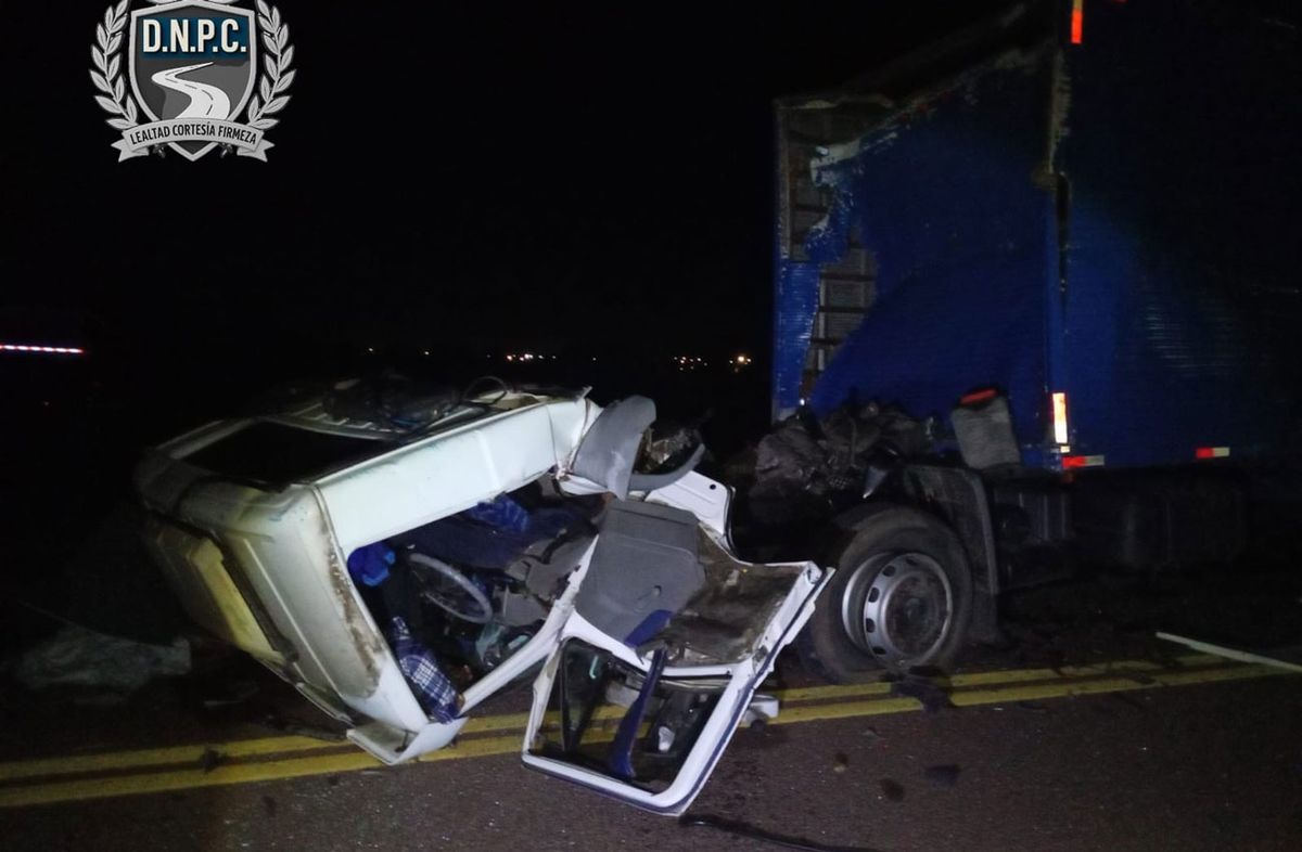Murió el conductor de un camión tras chocar de atrás a otro camión en ruta 5, Paso de los Toros