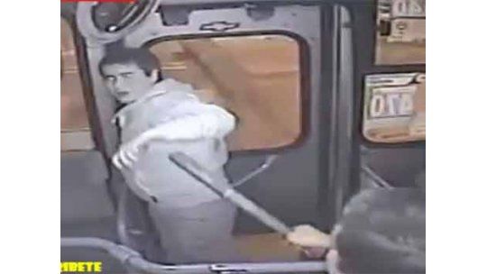 Video muestra a un carterista chileno con poca suerte y escasa habilidad.