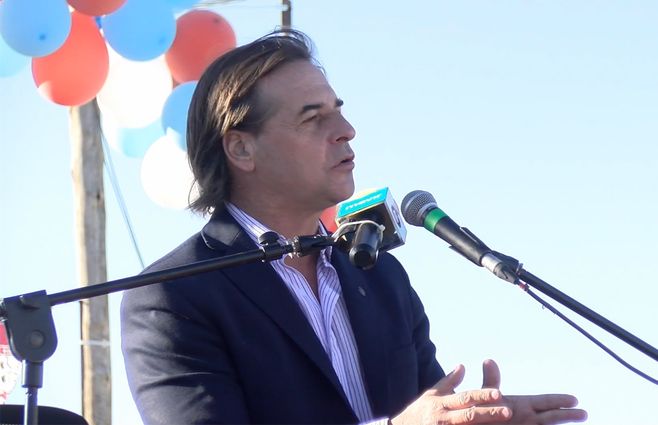 lacalle-pou-inauguracion-mevir-guichon.jpg