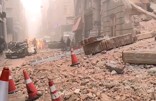 ciudad-vieja-calle-25-de-mayo-destruida.jpg