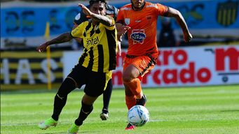 penarol le gana a sud america 1-0 y nacional 2-1 a river plate