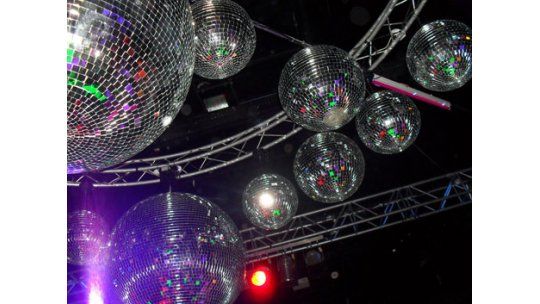 Hay 450 fiestas habilitadas por IM para la Noche de la Nostalgia