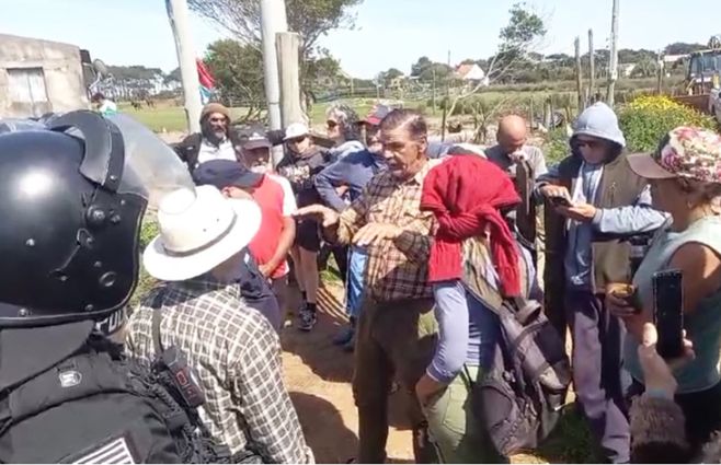 Vecinos reclaman que no fueron avisados, y exigen documentación que habilite la demolición.