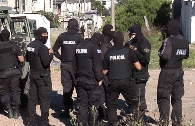 Policias-de-espalda.jpg