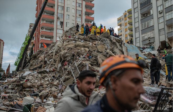 Turquía-edificio-terremoto-AFP-martes.jpg