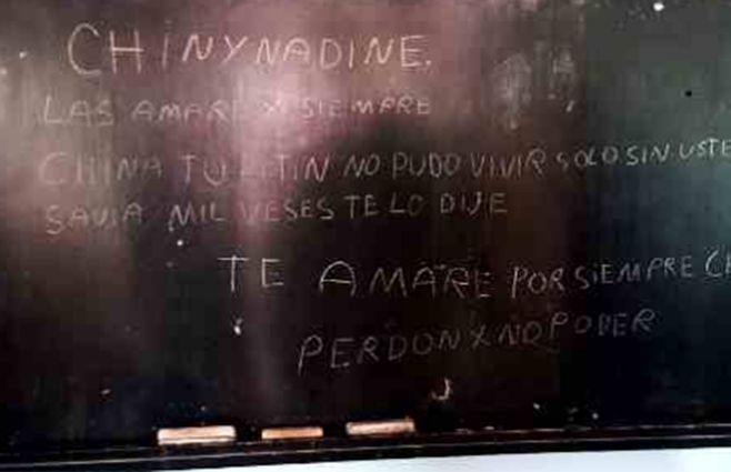 El pizarrón del centro de primaria y el mensaje a su expareja y su hija. 