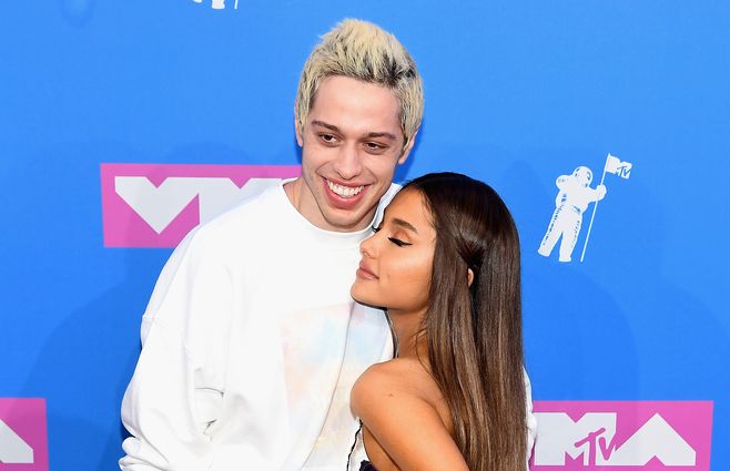 Ariana Grande y Pete Davidson en la pink carpet de los MTV Video Music Awards 2018