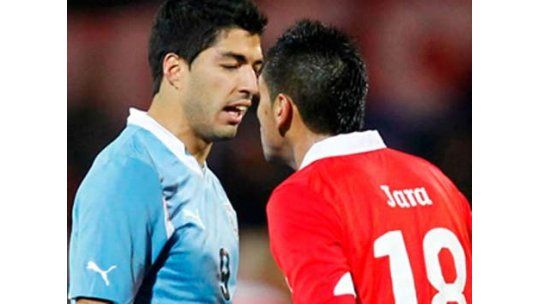 Abogados españoles defenderán a Suárez por incidente ante Chile