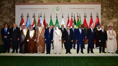 Ministros de RREE posan para una foto grupal durante la reunión preparatoria de la Liga Árabe en Riyadh en Abril de 2018.