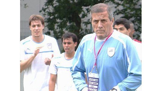 Estos son los 11 del maestro Tabárez para mañana