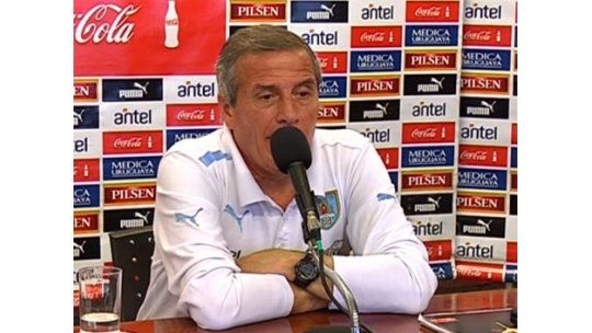 Tabárez: Erramos mucho y Chile fue superior en varios pasajes