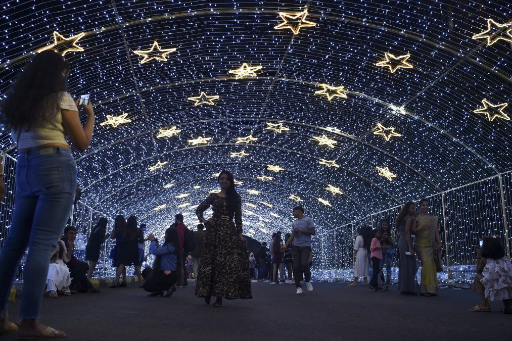Decoración en la víspera de Año Nuevo en un centro comercial en Mumbai, India.&nbsp;&nbsp;