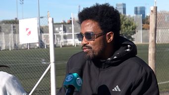 victor vivio en inau toda su infancia y hoy ensena futbol a ninos de distintos centros del instituto