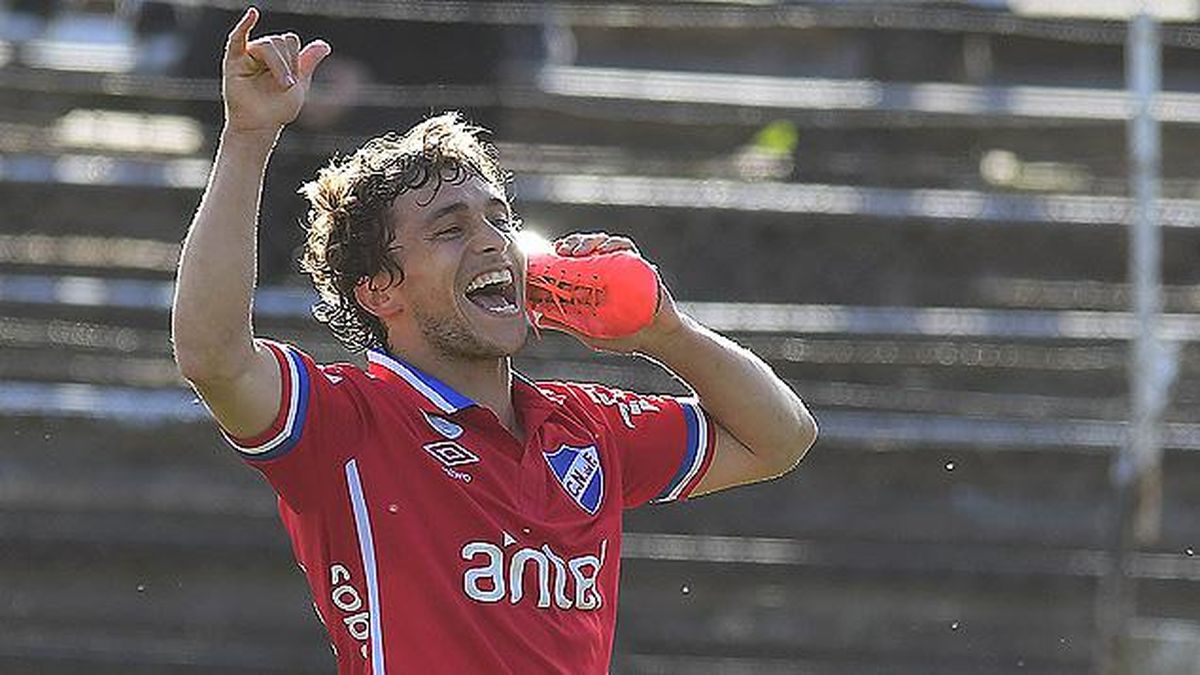 Leyendas del futbol uruguayo e internacional - Gano Wanderers a Rentistas  por 1 a 0 en el parque viera por la 9na fecha del Torneo Clausura con gol  de Facundo Milán,hoy la