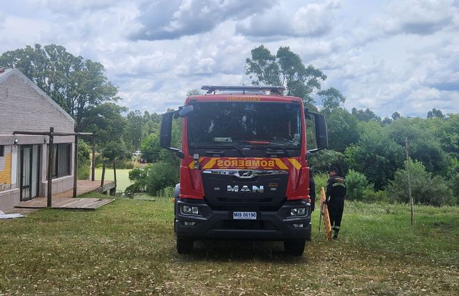 bomberos-arroyo-canelones-desaparecido-Lalo.jpg