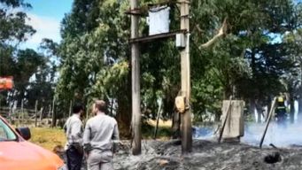 cortocircuito tras restablecemiento de energia causo incendios con perdidas en viviendas de rocha