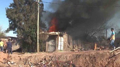 incendio en dos casas en parque cauceglia: las perdidas fueron totales