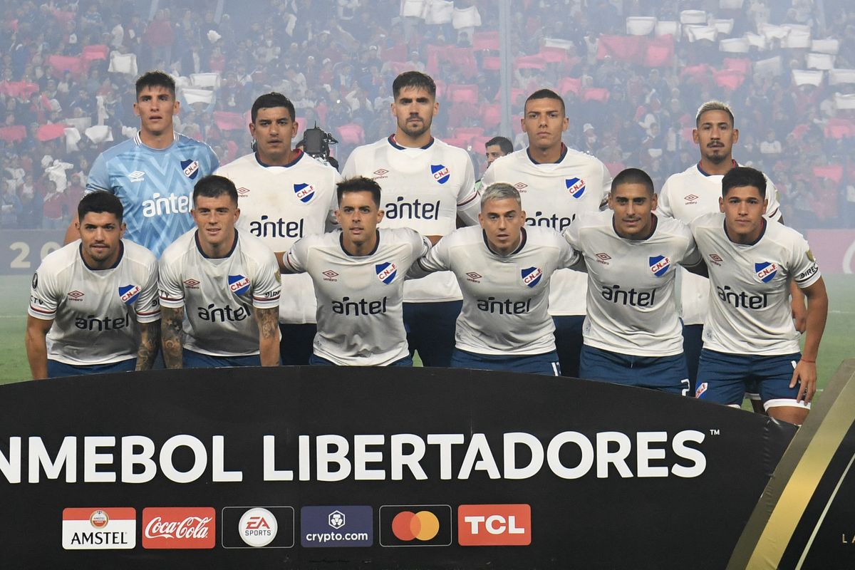 0-1. González desatasca a una Uruguay que se clasifica a octavos